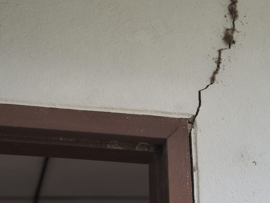 Cracked wall in council flat could lead to a housing disrepair claim